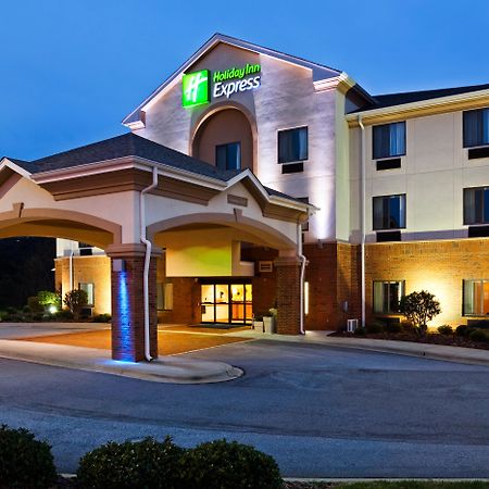 Holiday Inn Express Forest City By Ihg Exterior foto