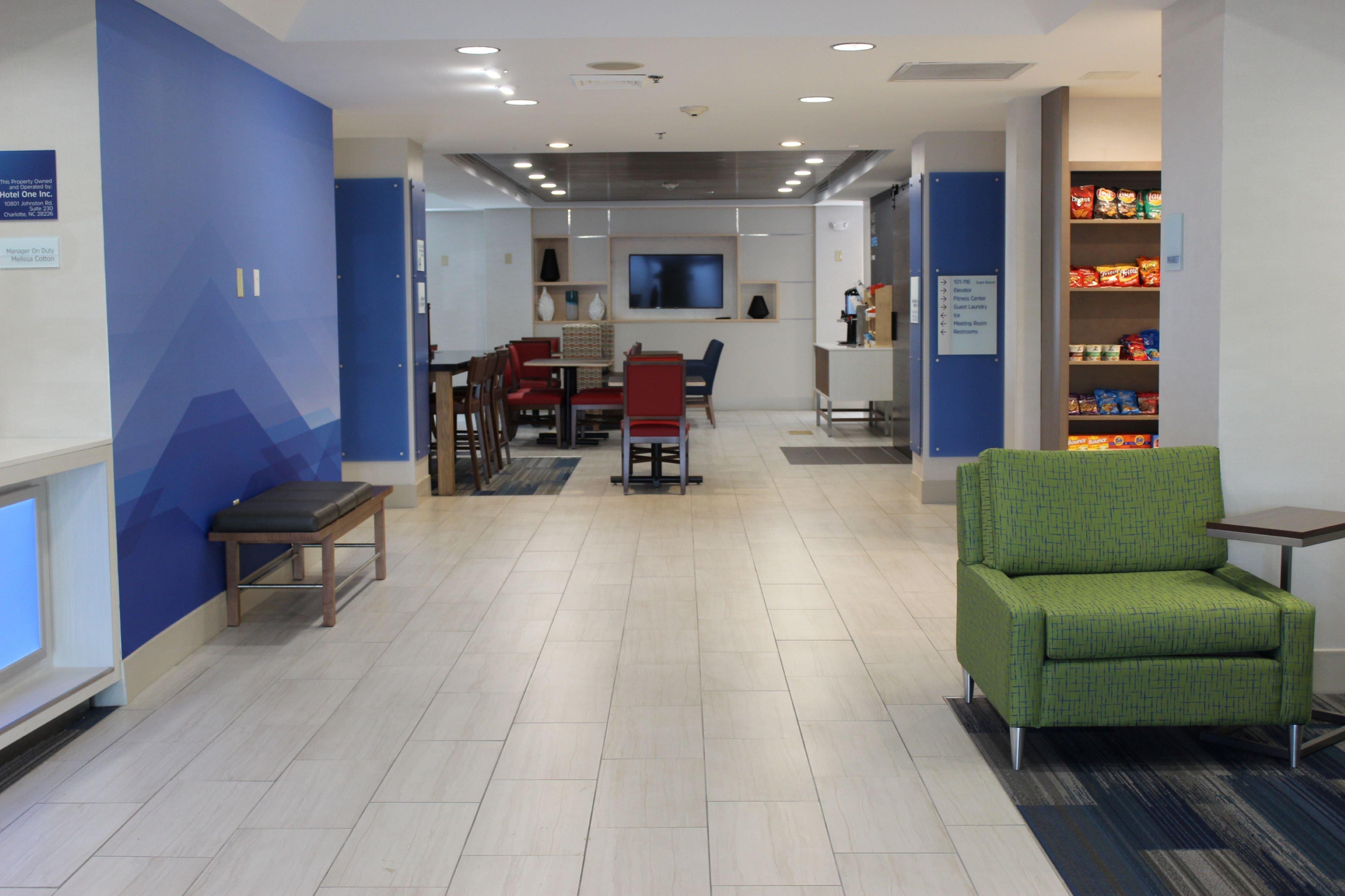 Holiday Inn Express Forest City By Ihg Exterior foto