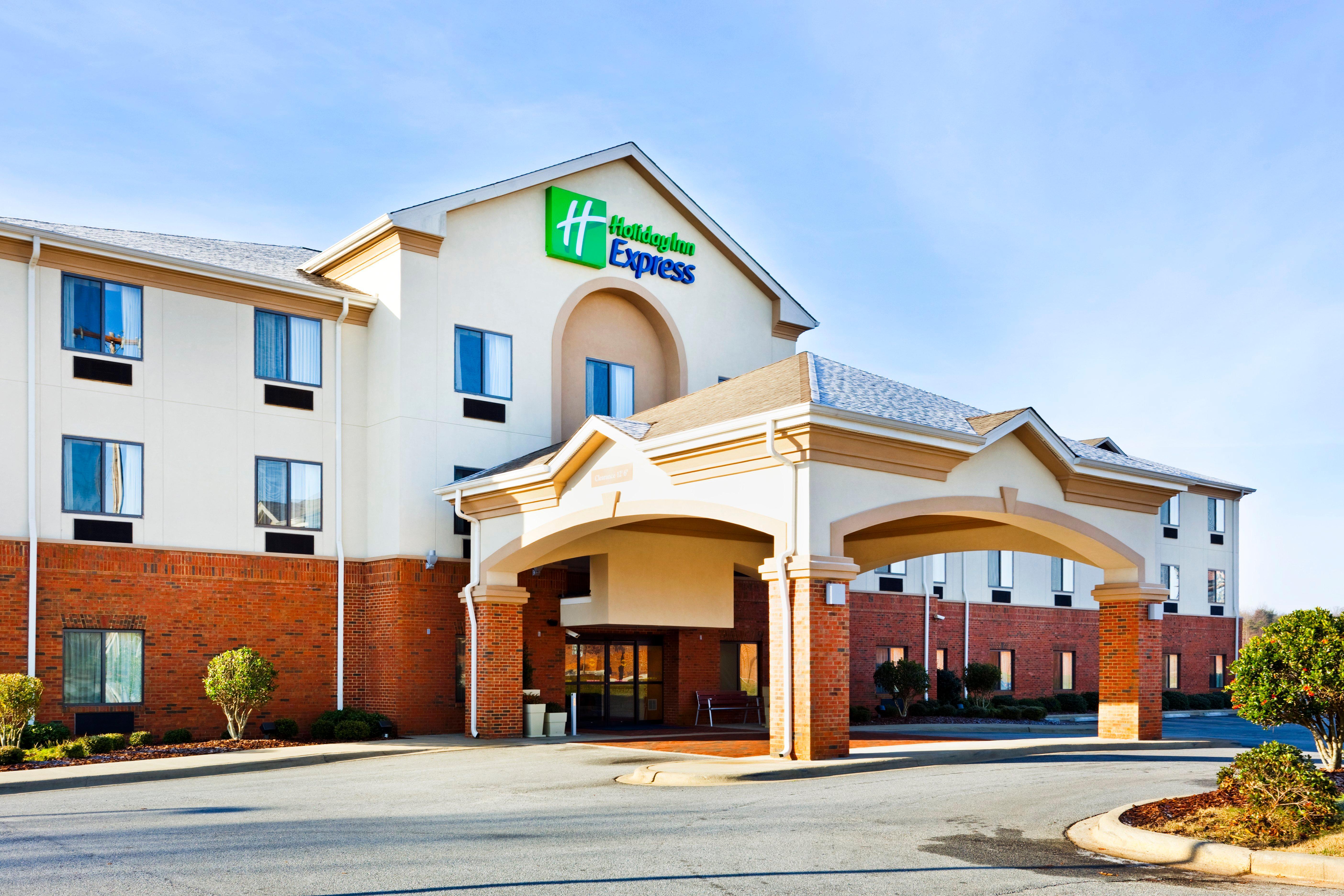 Holiday Inn Express Forest City By Ihg Exterior foto
